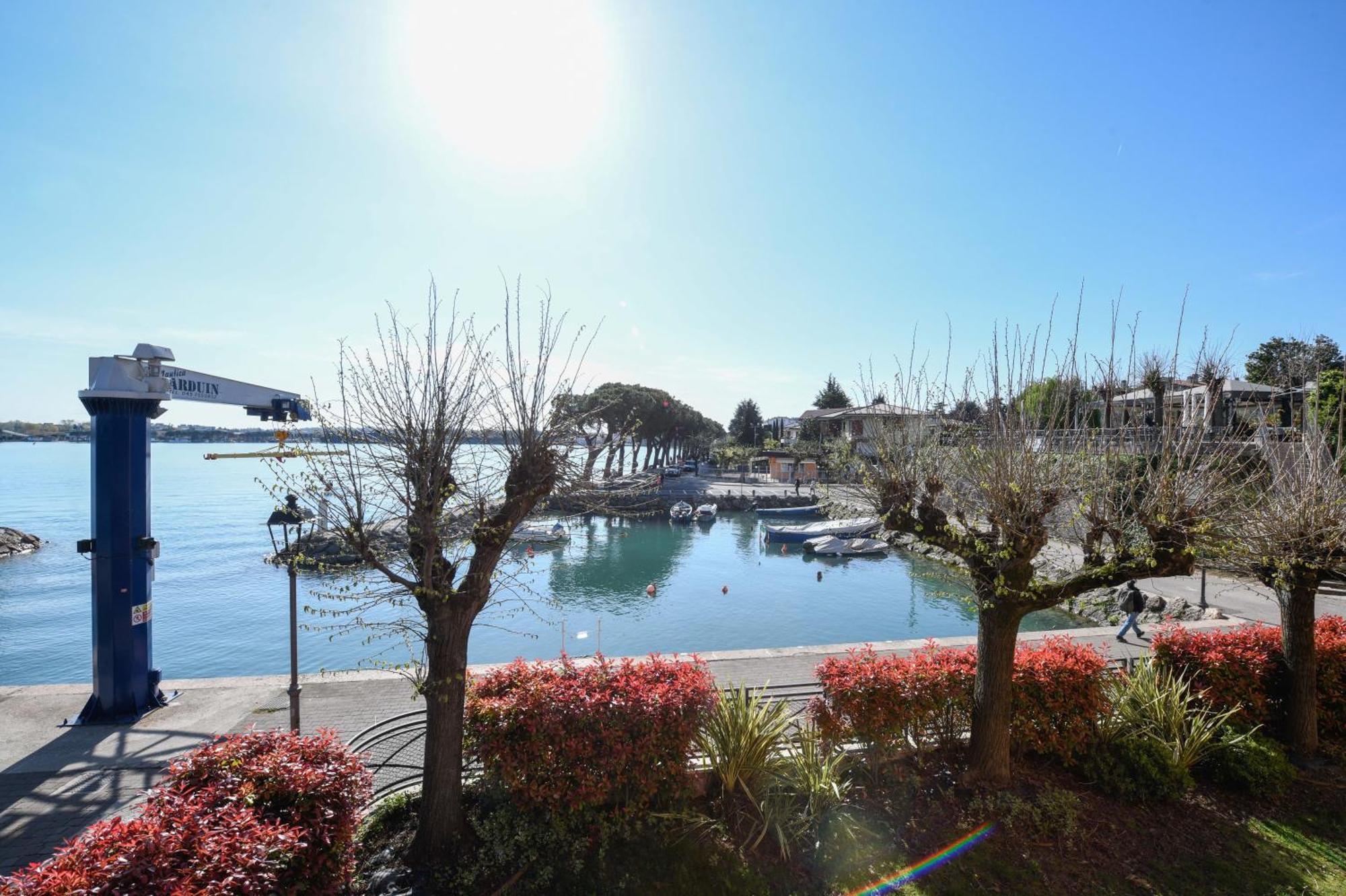 Dolceriva - The Lakefront Suite Peschiera del Garda Exterior photo