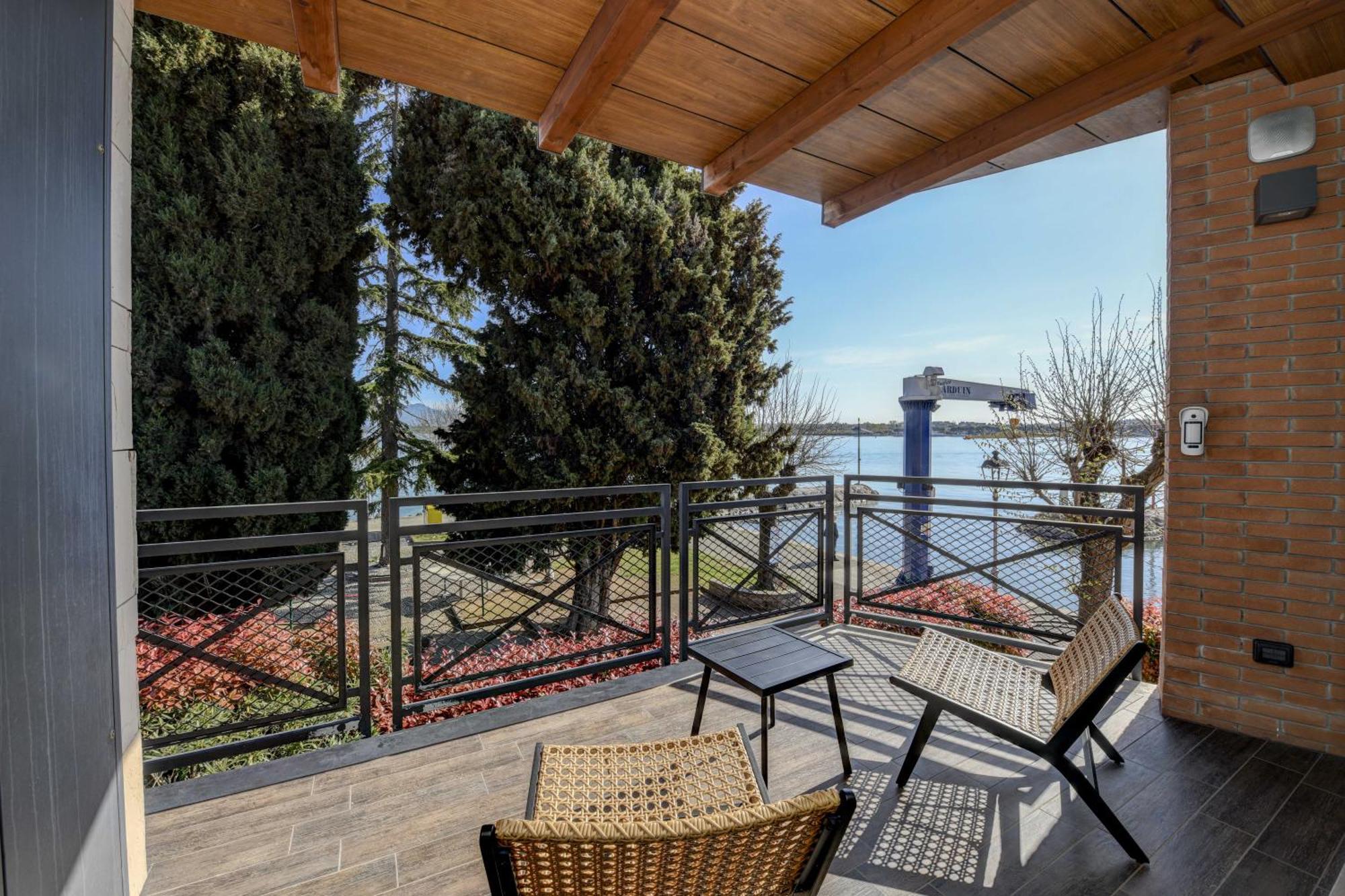 Dolceriva - The Lakefront Suite Peschiera del Garda Exterior photo