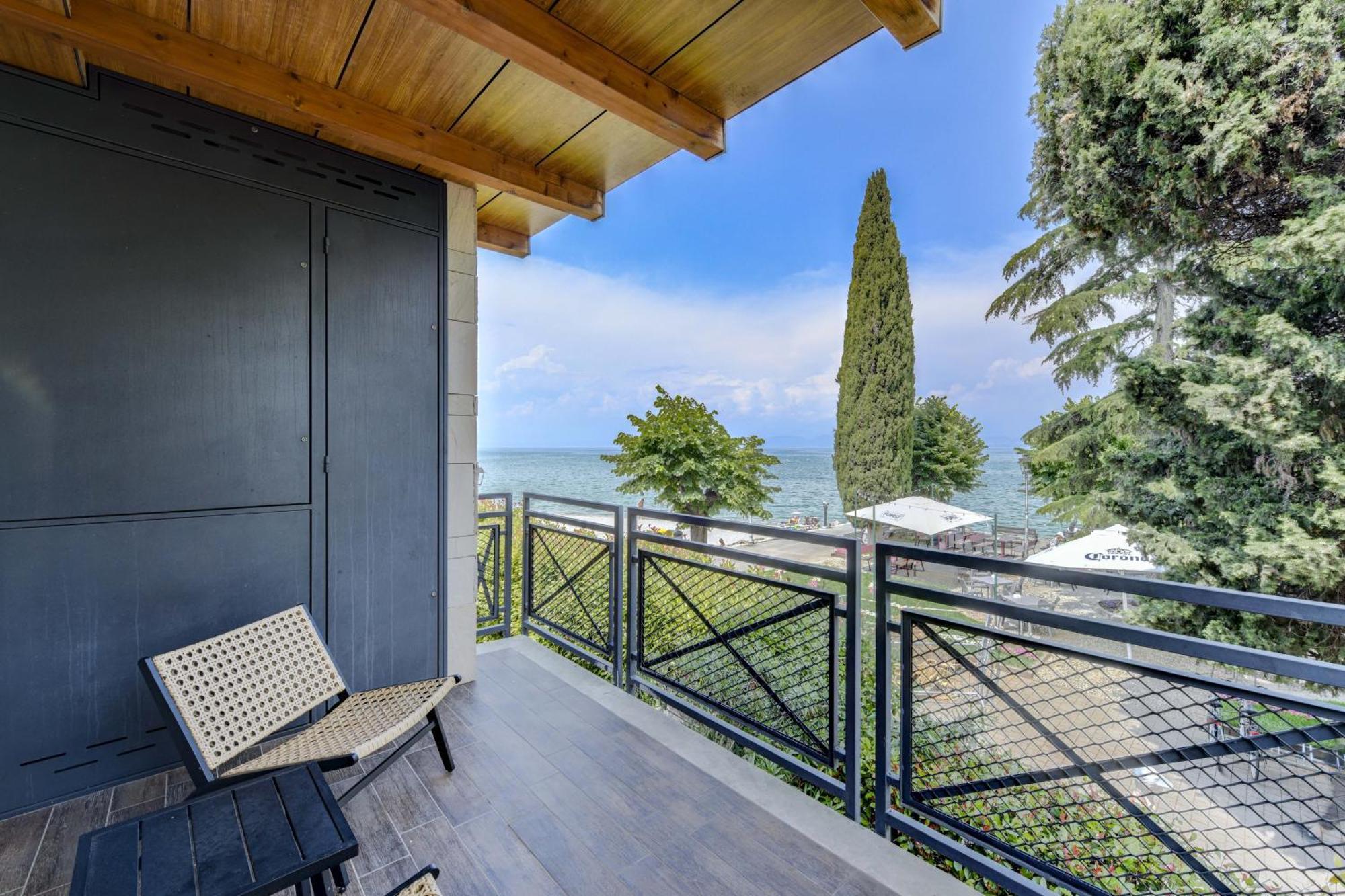 Dolceriva - The Lakefront Suite Peschiera del Garda Exterior photo