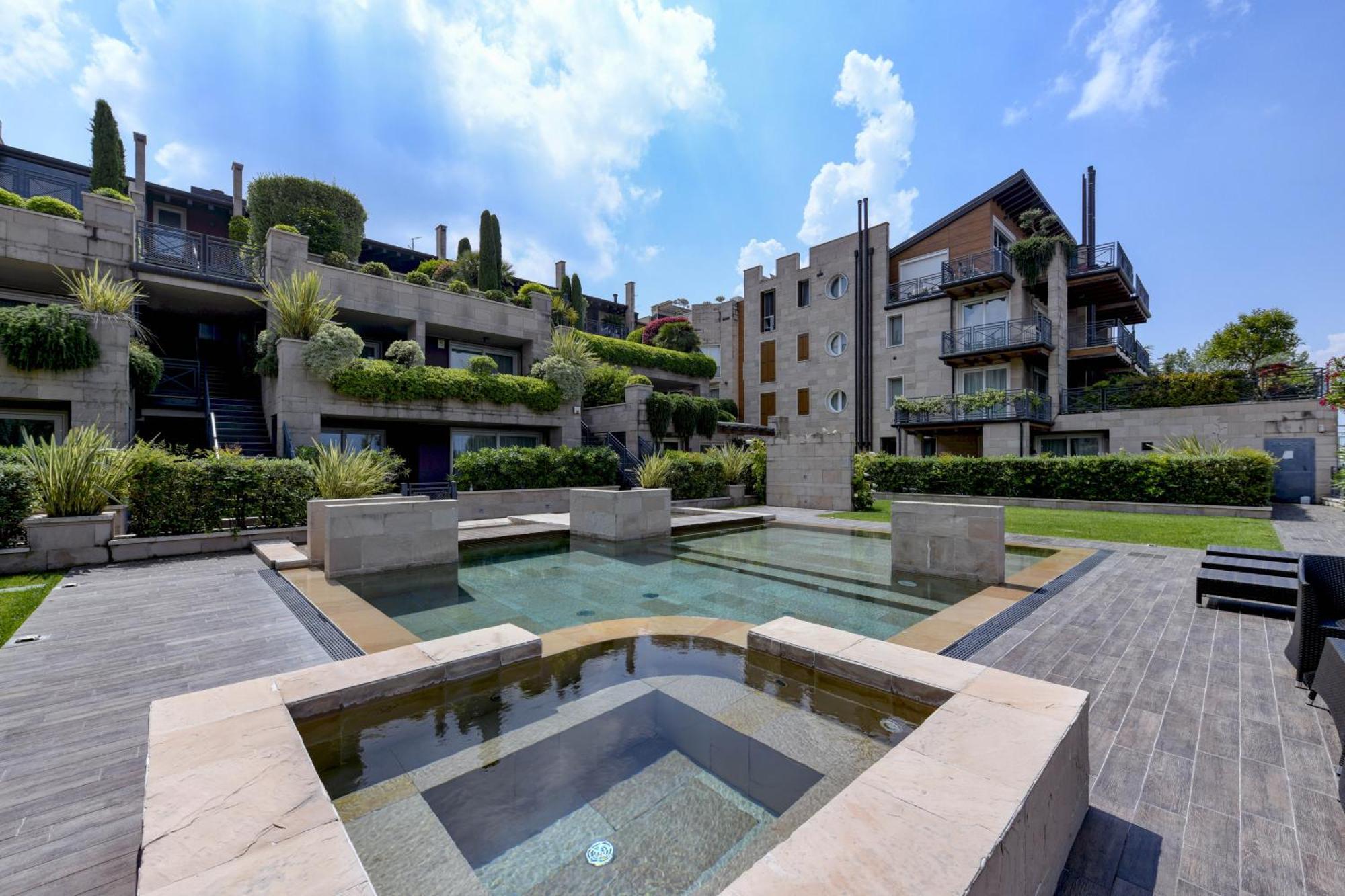 Dolceriva - The Lakefront Suite Peschiera del Garda Exterior photo