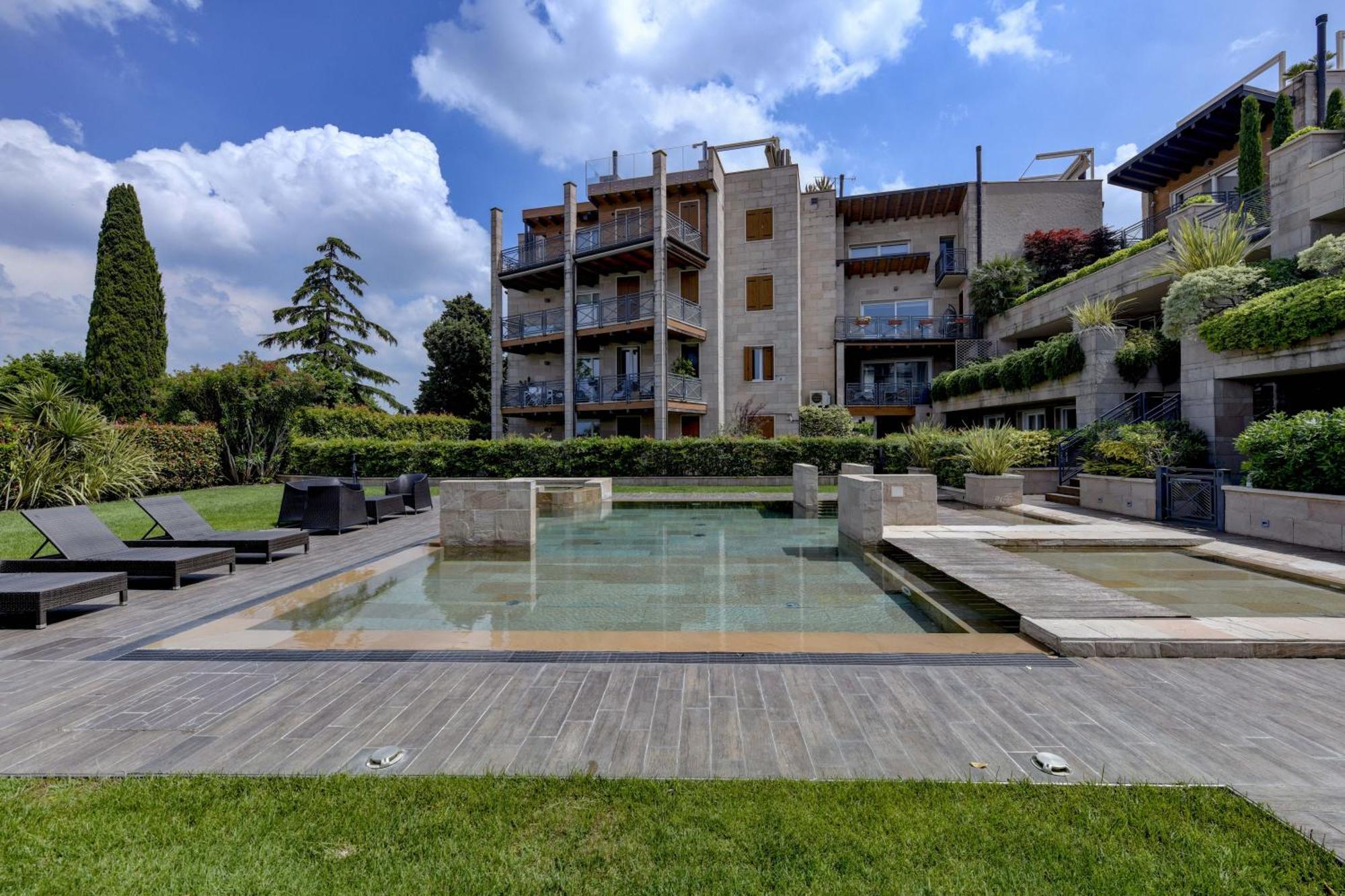 Dolceriva - The Lakefront Suite Peschiera del Garda Exterior photo