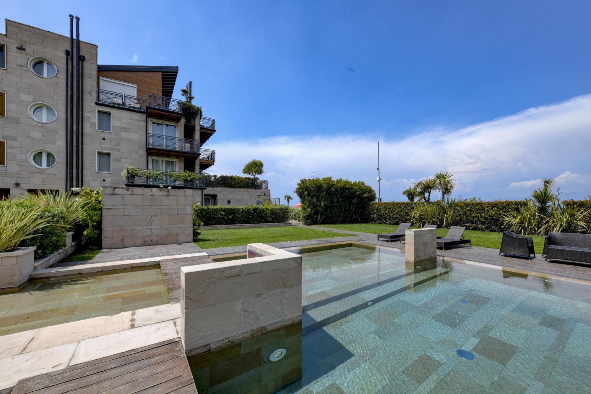 Dolceriva - The Lakefront Suite Peschiera del Garda Exterior photo